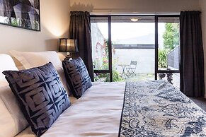 Spacious Alpine Lake View Townhouse Walk TO Town