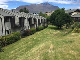 Spacious Alpine Lake View Townhouse Walk TO Town