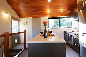 Spacious Alpine Lake View Townhouse Walk TO Town