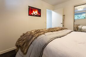 Central City Apartment with Parking & Great Views