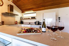 Alpine Gold With Incredible Lake Views SPA