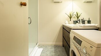 Alpine Gold With Incredible Lake Views SPA