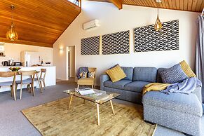 Alpine Gold With Incredible Lake Views SPA