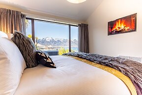 Alpine Gold With Incredible Lake Views SPA