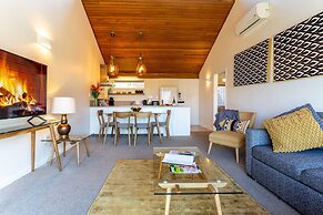 Alpine Gold With Incredible Lake Views SPA