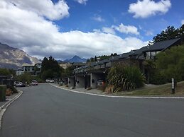 Distinctive Adjacent Two Lake View Townhouses