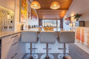 Distinctive Adjacent Two Lake View Townhouses