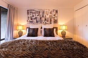 Distinctive Adjacent Two Lake View Townhouses