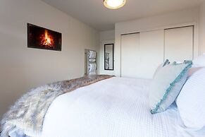 Distinctive Adjacent Two Lake View Townhouses