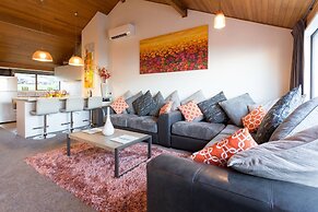 Distinctive Adjacent Two Lake View Townhouses