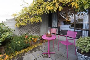 Distinctive Adjacent Two Lake View Townhouses