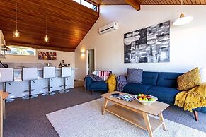 Amazing Lake View Spacious Townhouse with Parking