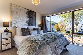 Amazing Lake View Spacious Townhouse with Parking