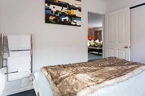 Lake Edge Family Cottage Panoramic View