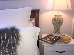 Lake Edge Family Cottage Panoramic View