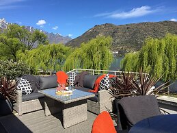 Lake Edge Family Cottage Panoramic View
