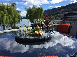 Lake Edge Family Cottage Panoramic View