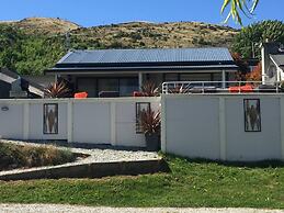 Lake Edge Family Cottage Panoramic View