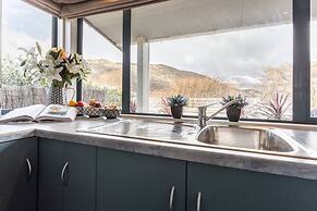 Lake Edge Family Cottage Panoramic View