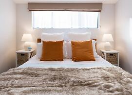 Lake Edge Family Cottage Panoramic View