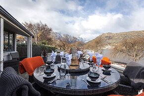 Lake Edge Family Cottage Panoramic View