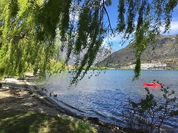 Lake Edge Family Cottage Panoramic View