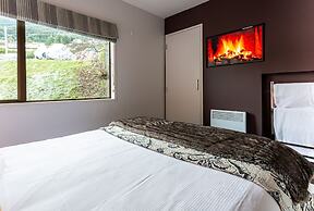 Spacious Lake View Townhouse Alpine Walk TO Town