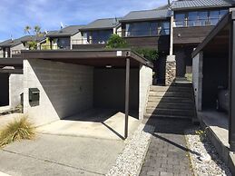 Spacious Lake View Townhouse Alpine Walk TO Town