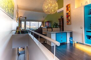 Spacious Lake View Townhouse Alpine Walk TO Town