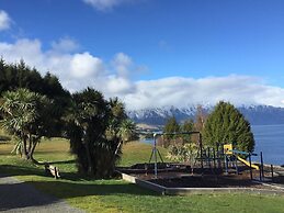 Spacious Lake View Townhouse Alpine Walk TO Town