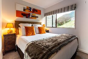 Spacious Lake View Townhouse Alpine Walk TO Town