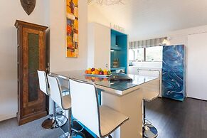 Spacious Lake View Townhouse Alpine Walk TO Town