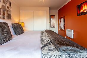 Spacious Lake View Townhouse Alpine Walk TO Town