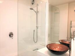 Spacious Lake View Townhouse Alpine Walk TO Town