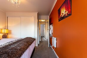 Spacious Lake View Townhouse Alpine Walk TO Town