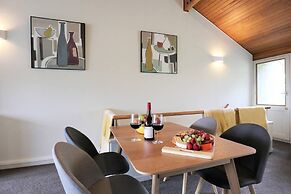 Spacious Lake View Alpine Townhouse Walk TO Town