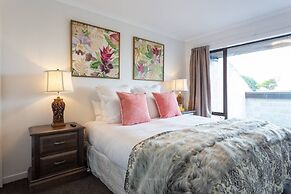 Spacious Lake View Alpine Townhouse Walk TO Town