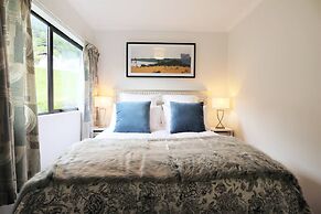 Spacious Lake View Alpine Townhouse Walk TO Town