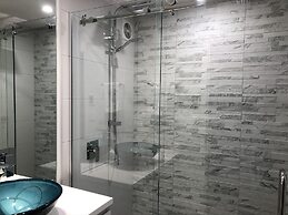 Spacious Lake View Alpine Townhouse Walk TO Town