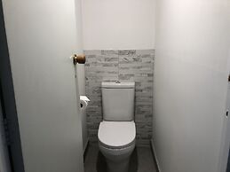 Spacious Lake View Alpine Townhouse Walk TO Town