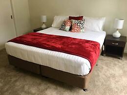 Remarkable Lake View Townhouse Queenstown Hill