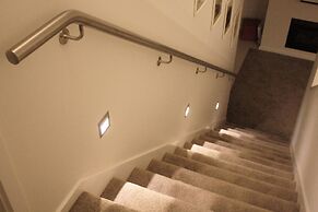 Remarkable Lake View Townhouse Queenstown Hill