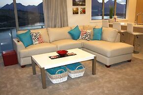 Remarkable Lake View Townhouse Queenstown Hill