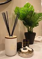 Remarkable Lake View Townhouse Queenstown Hill