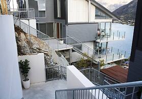 Remarkable Lake View Townhouse Queenstown Hill