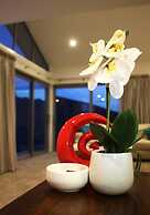 Remarkable Lake View Townhouse Queenstown Hill