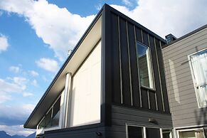 Remarkable Lake View Townhouse Queenstown Hill