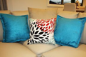 Remarkable Lake View Townhouse Queenstown Hill