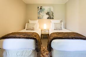 Large Distinctive AND Spacious Family Home