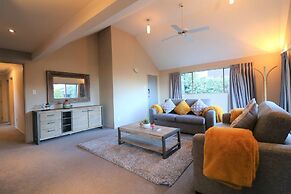 Large Distinctive AND Spacious Family Home